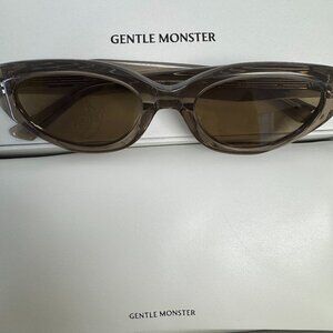 Gentle Monster Brown Tinted Sunglasses – Trendy Oversized Chic Gold Logo